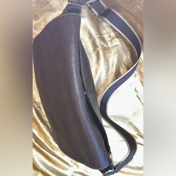 Coach large messenger bag. Chocolate leather. Like new. No call outs. - Picture 11 of 13